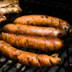 Succulent chicken apple sausage links served with fresh apple slices 🍏🍗